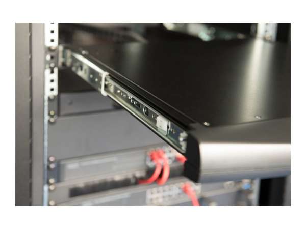 DIGITUS 17" LCD KVM Konsole, 1-Port VGA, italienische Tastatur